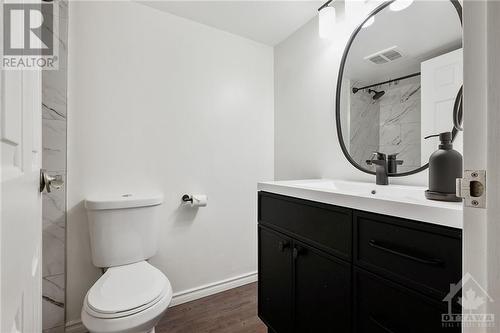 Main Bath - 470 Laurier Avenue W Unit#508, Ottawa, ON - Indoor Photo Showing Bathroom