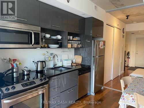 #802 -32 Trolley Cres, Toronto, ON - Indoor Photo Showing Kitchen With Upgraded Kitchen