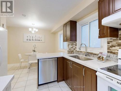 4 Flatwoods Drive, Toronto, ON - Indoor Photo Showing Kitchen With Upgraded Kitchen