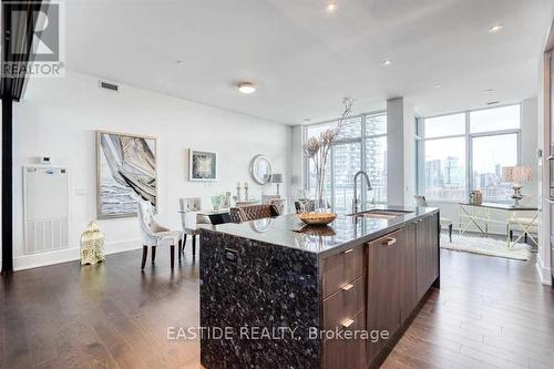 Sph10 - 1 Edgewater Drive, Toronto, ON - Indoor Photo Showing Kitchen With Upgraded Kitchen