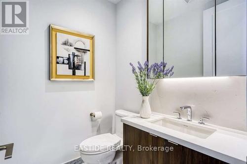 Sph10 - 1 Edgewater Drive, Toronto, ON - Indoor Photo Showing Bathroom