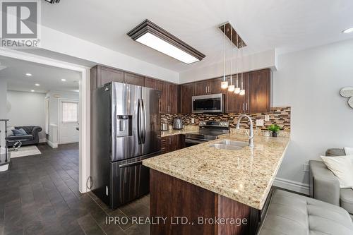 30 Mount Ranier Crescent, Brampton, ON - Indoor Photo Showing Kitchen With Double Sink With Upgraded Kitchen