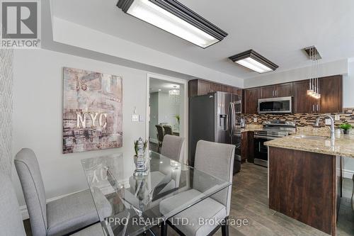 30 Mount Ranier Crescent, Brampton, ON - Indoor Photo Showing Kitchen With Upgraded Kitchen