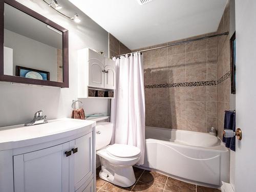 Salle de bains - 13 Rue Tremblay, Saint-Jean-Sur-Richelieu, QC - Indoor Photo Showing Bathroom