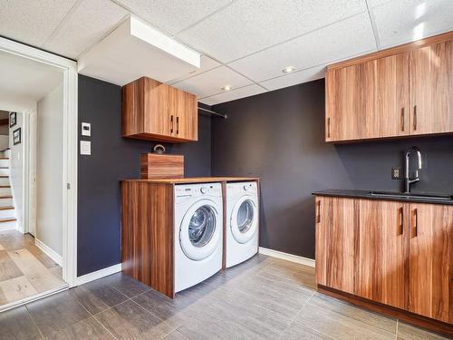 Laundry room - 1 Crois. Du Vallon, Terrebonne (Lachenaie), QC - Indoor Photo Showing Laundry Room