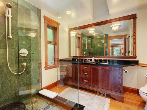 4817 Prospect Lake Rd, Saanich, BC - Indoor Photo Showing Bathroom