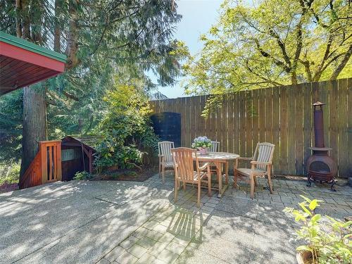 4817 Prospect Lake Rd, Saanich, BC - Outdoor