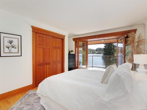4817 Prospect Lake Rd, Saanich, BC - Indoor Photo Showing Bedroom