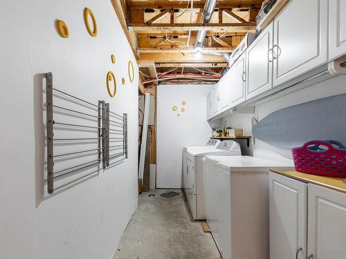 Salle de lavage - 231 20E Avenue, Sainte-Anne-De-Sabrevois, QC - Indoor Photo Showing Laundry Room