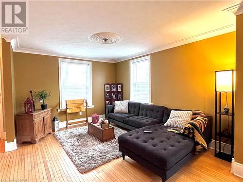 98 Elgin Avenue W, Goderich, ON - Indoor Photo Showing Living Room