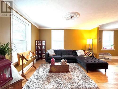 98 Elgin Avenue W, Goderich, ON - Indoor Photo Showing Living Room