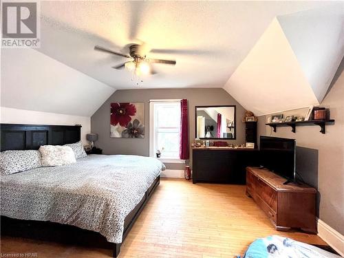 98 Elgin Avenue W, Goderich, ON - Indoor Photo Showing Bedroom