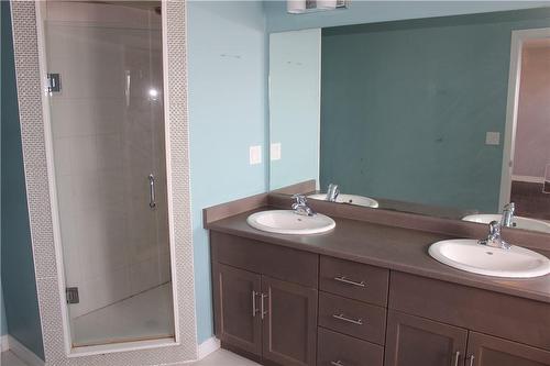 201 Echovalley Drive, Hamilton, ON - Indoor Photo Showing Bathroom