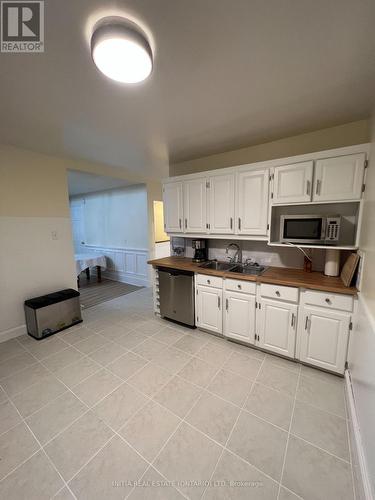 552 Adelaide Street N, London, ON - Indoor Photo Showing Kitchen With Double Sink