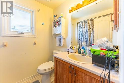 2045 Boake Street, Orleans, ON - Indoor Photo Showing Bathroom