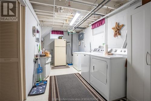 12 Simonton Drive, Chatham, ON - Indoor Photo Showing Laundry Room
