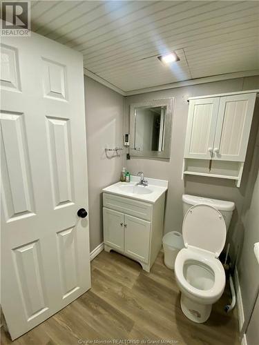 1105 Mercury, Bathurst, NB - Indoor Photo Showing Bathroom