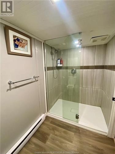 1105 Mercury, Bathurst, NB - Indoor Photo Showing Bathroom