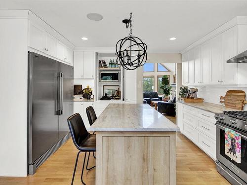 220 Belview Road, Thunder Bay, ON - Indoor Photo Showing Kitchen With Upgraded Kitchen