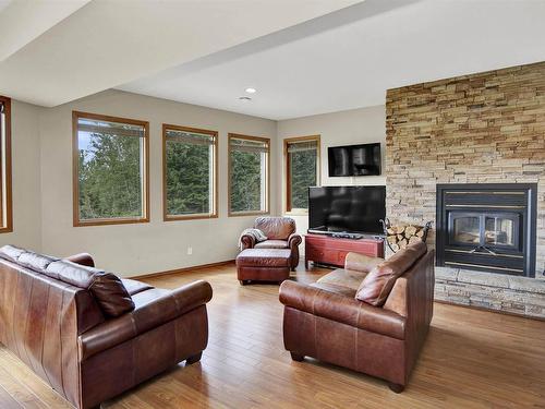 220 Belview Road, Thunder Bay, ON - Indoor Photo Showing Living Room With Fireplace