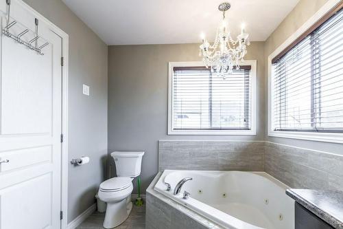 2 Mulberry Lane, Grimsby, ON - Indoor Photo Showing Bathroom