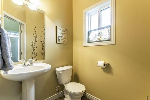2 Mulberry Lane, Grimsby, ON - Indoor Photo Showing Bathroom