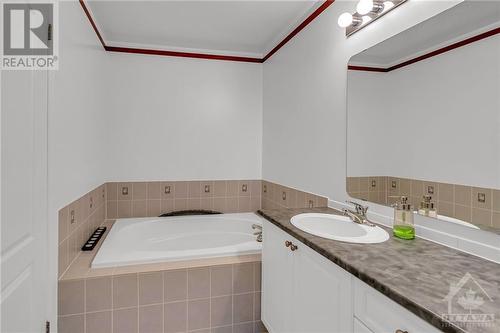 2219 Brockstone Crescent, Ottawa, ON - Indoor Photo Showing Bathroom