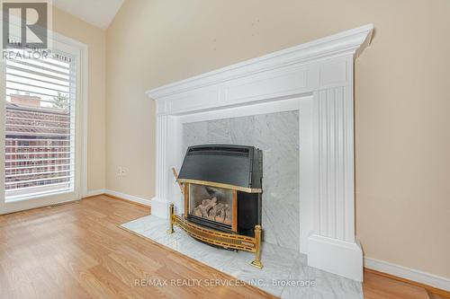 #17 -5 Riverview Rd, New Tecumseth, ON - Indoor With Fireplace