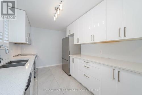 #17 -5 Riverview Rd, New Tecumseth, ON - Indoor Photo Showing Kitchen With Double Sink