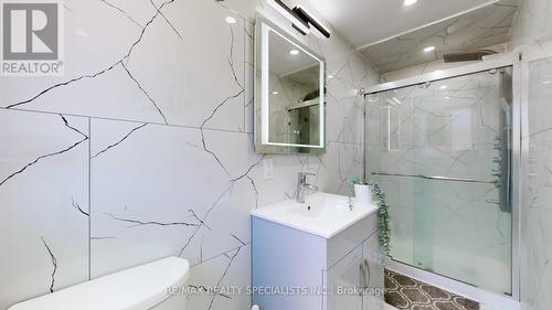 50 Hillside Dr, Brampton, ON - Indoor Photo Showing Bathroom