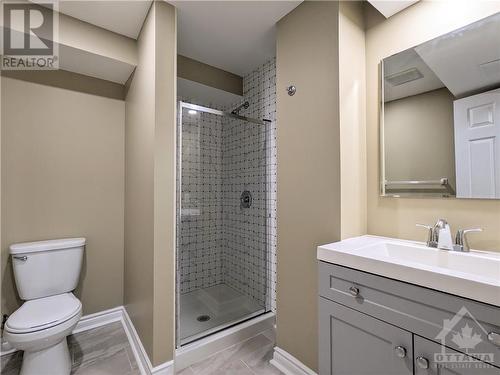 2367 Kendron Lane, Ottawa, ON - Indoor Photo Showing Bathroom