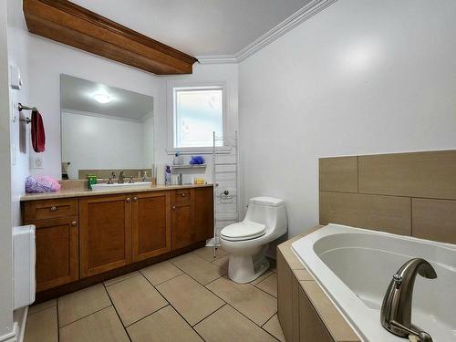 Bathroom - 8359 Boul. Gouin E., Montréal (Rivière-Des-Prairies/Pointe-Aux-Trembles), QC - Indoor Photo Showing Bathroom