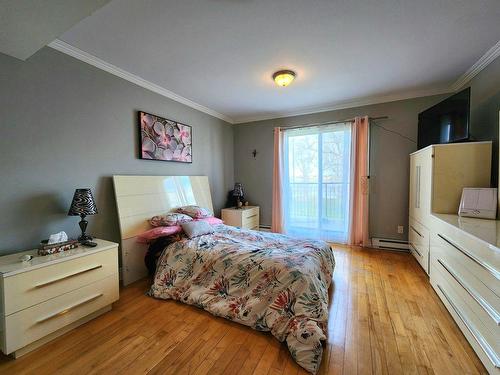 Bedroom - 8359 Boul. Gouin E., Montréal (Rivière-Des-Prairies/Pointe-Aux-Trembles), QC - Indoor Photo Showing Bedroom