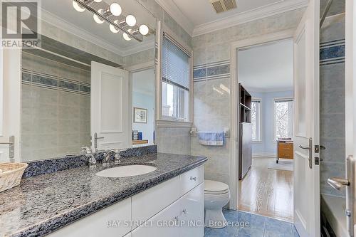 25 Bowan Court, Toronto, ON - Indoor Photo Showing Bathroom