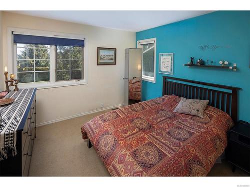 3240 Kilipi Rd, Mill Bay, BC - Indoor Photo Showing Bedroom