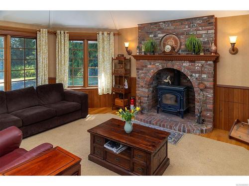 3240 Kilipi Rd, Mill Bay, BC - Indoor Photo Showing Living Room With Fireplace