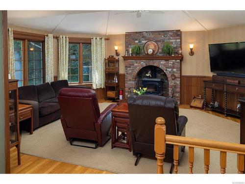 3240 Kilipi Rd, Mill Bay, BC - Indoor Photo Showing Living Room With Fireplace
