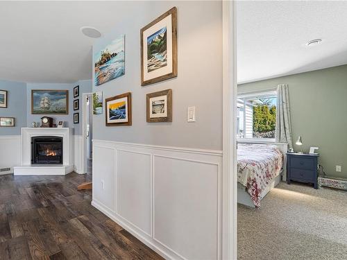 372 Temple St, Parksville, BC - Indoor With Fireplace