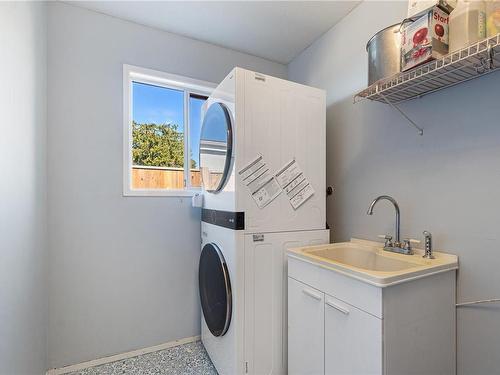 372 Temple St, Parksville, BC - Indoor Photo Showing Laundry Room