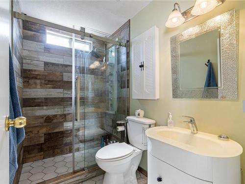 372 Temple St, Parksville, BC - Indoor Photo Showing Bathroom