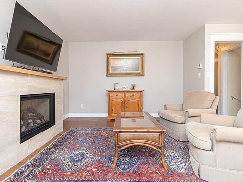 924 Deal St, Oak Bay, BC - Indoor Photo Showing Living Room With Fireplace