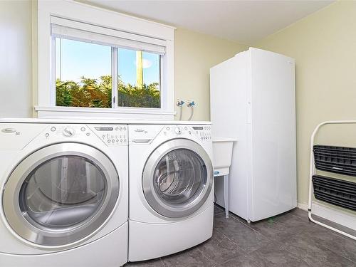924 Deal St, Oak Bay, BC - Indoor Photo Showing Laundry Room