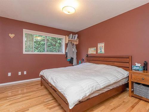 827 Cameron Way, Ladysmith, BC - Indoor Photo Showing Bedroom