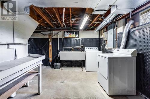 361 Hillside Avenue, Wheatley, ON - Indoor Photo Showing Laundry Room