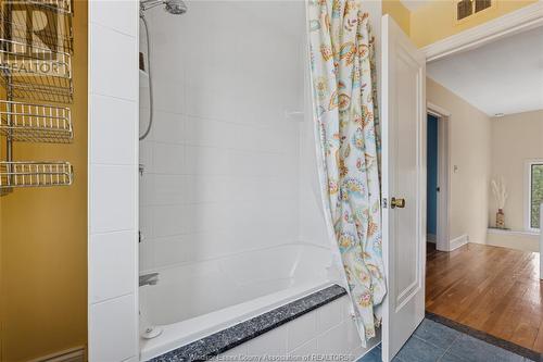 1715 Ypres, Windsor, ON - Indoor Photo Showing Bathroom