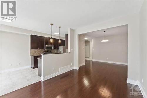 Great floor plan, with open style kitchen - 109 Hawkeswood Drive, Ottawa, ON - Indoor Photo Showing Kitchen