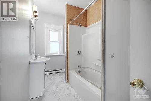 Upper Unit 678 Dollard - 2 bedroom - 678-680 Dollard Street, Casselman, ON - Indoor Photo Showing Bathroom