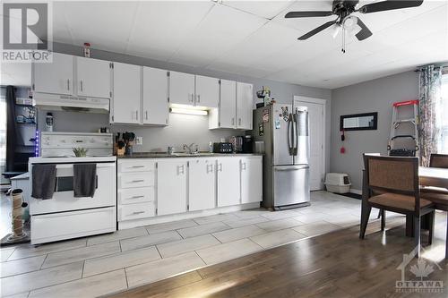 Main Floor 680 Dollard - 1 bedroom - 678-680 Dollard Street, Casselman, ON - Indoor Photo Showing Kitchen