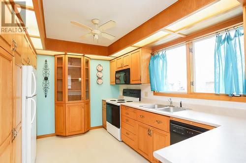 6 Chicora Cres, Sault Ste. Marie, ON - Indoor Photo Showing Kitchen With Double Sink