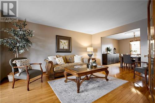 1561 Madison Avenue, Sudbury, ON - Indoor Photo Showing Living Room
